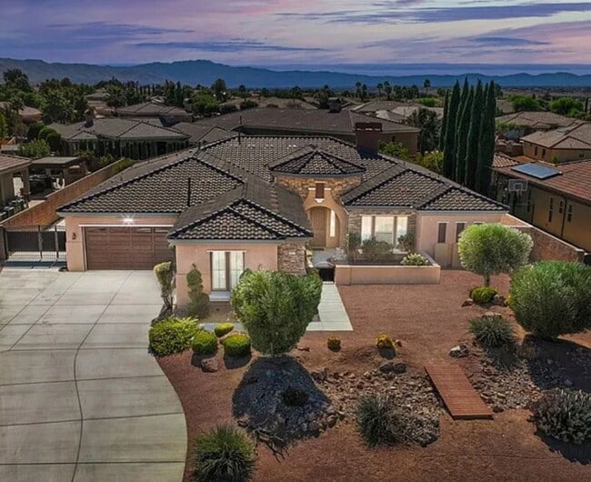 STUNNING STONEBROOK ESTATES HOME - STUNNING STONEBROOK ESTATES HOME