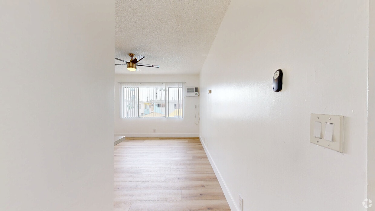 3D Tour - Eden Roc Apartments