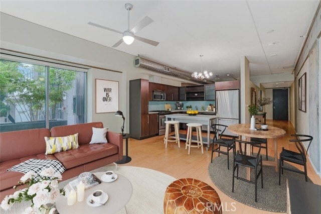 Photo - 1100 S Hope St