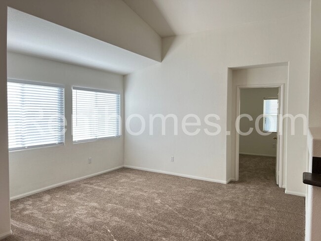 Photo - Scripps Ranch, 10326 Scripps Poway Parkway #28 - Close to shopping and easy access to the freeway!