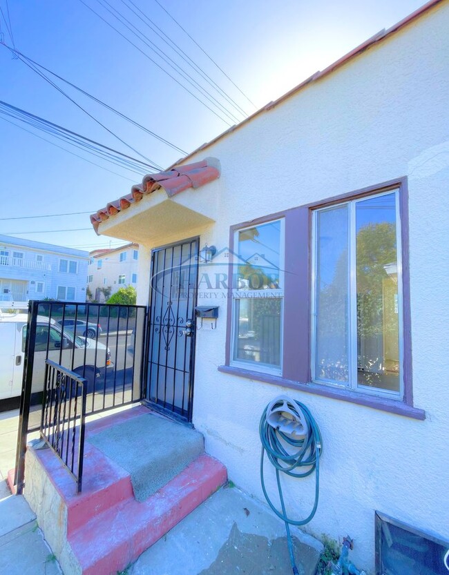 Photo - 562-568 W 23rd St Apartment Unit 562