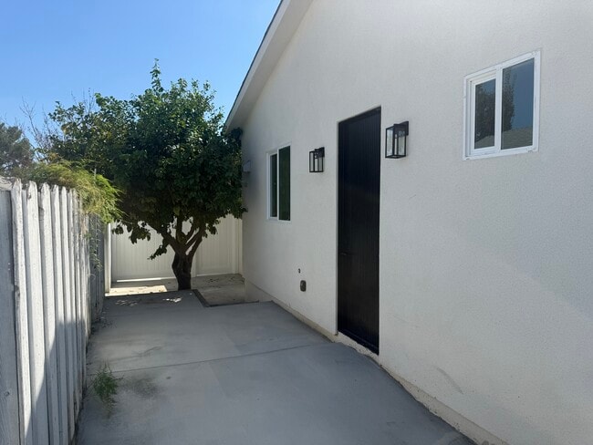 Building Photo - 15929 Harvest St
