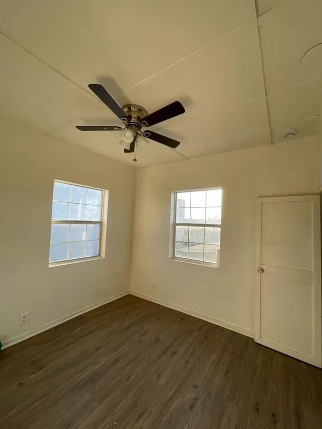 Photo - 31st Unit 134 1/2 E 31st Street