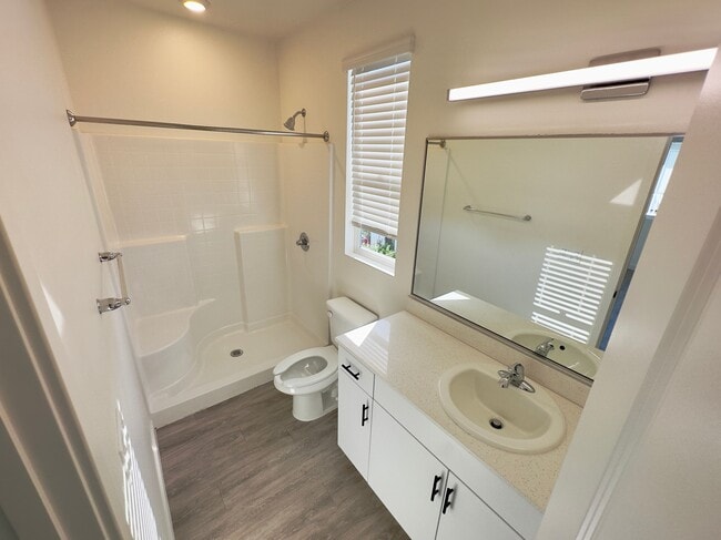 Photo - 4013-4021 Logan Ave