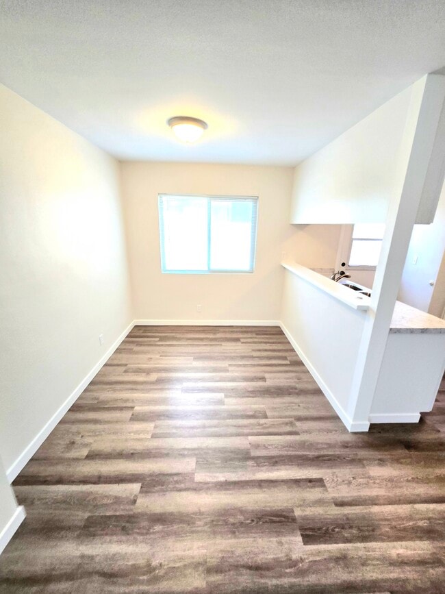 Photo - 2976 Sherwin Ave