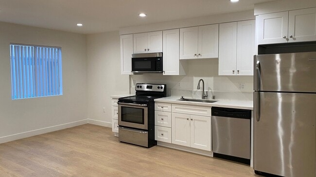 Building Photo - 559 Normandie Ave Unit 101